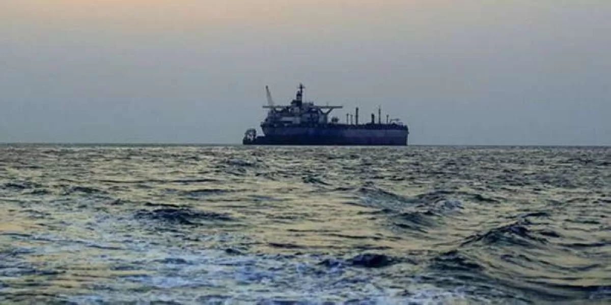 جماعة الحوثي تستهدف سفينة شحن جديدة في البحر العربي