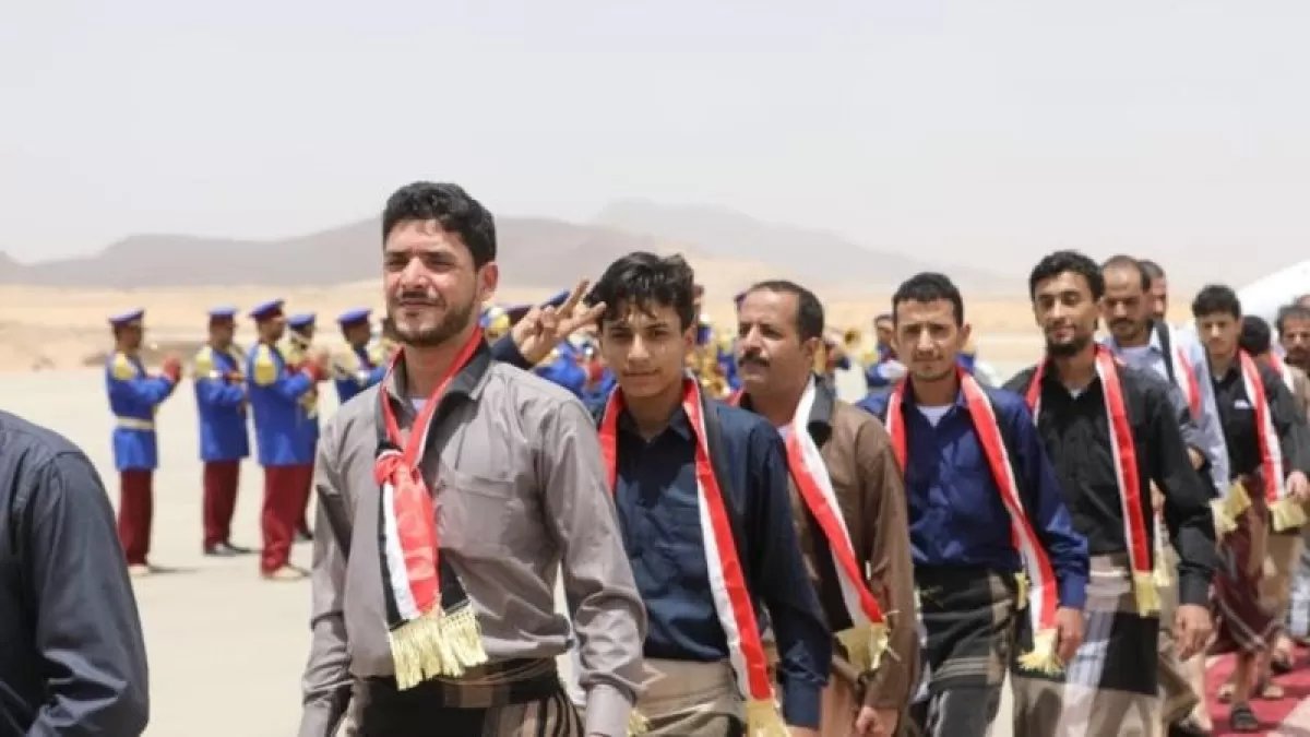 مصادر: جماعة الحوثي توزع بيانات أكثر من 1300 أسير على عقال الحارات تمهيدًا للإفراج عنهم