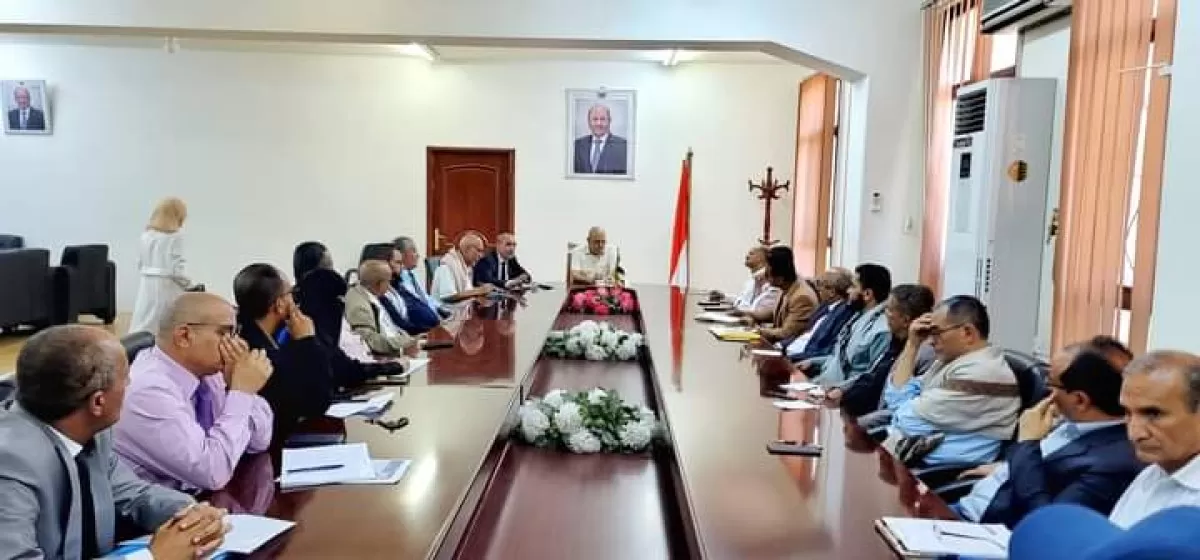 سلطات تعز تقر تشكيل لجنة لصياغة رؤية شاملة لمواجهة "المليشيات"