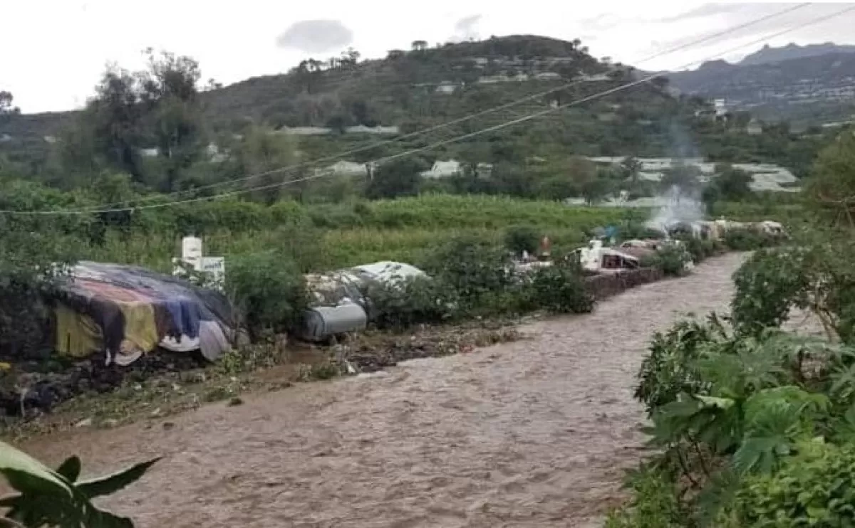 عشرات الأسر تضررت جراء سيول الأمطار في إب وسط غياب سلطة الحوثي