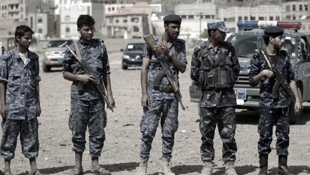 ضابط حوثي يستغل منصبه الأمني لابتزاز الفتيات في المحويت