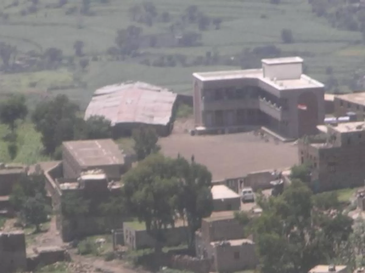 جماعة الحوثي تقتحم مجمع تربوي بريف إب وتختطف ستة معلمين