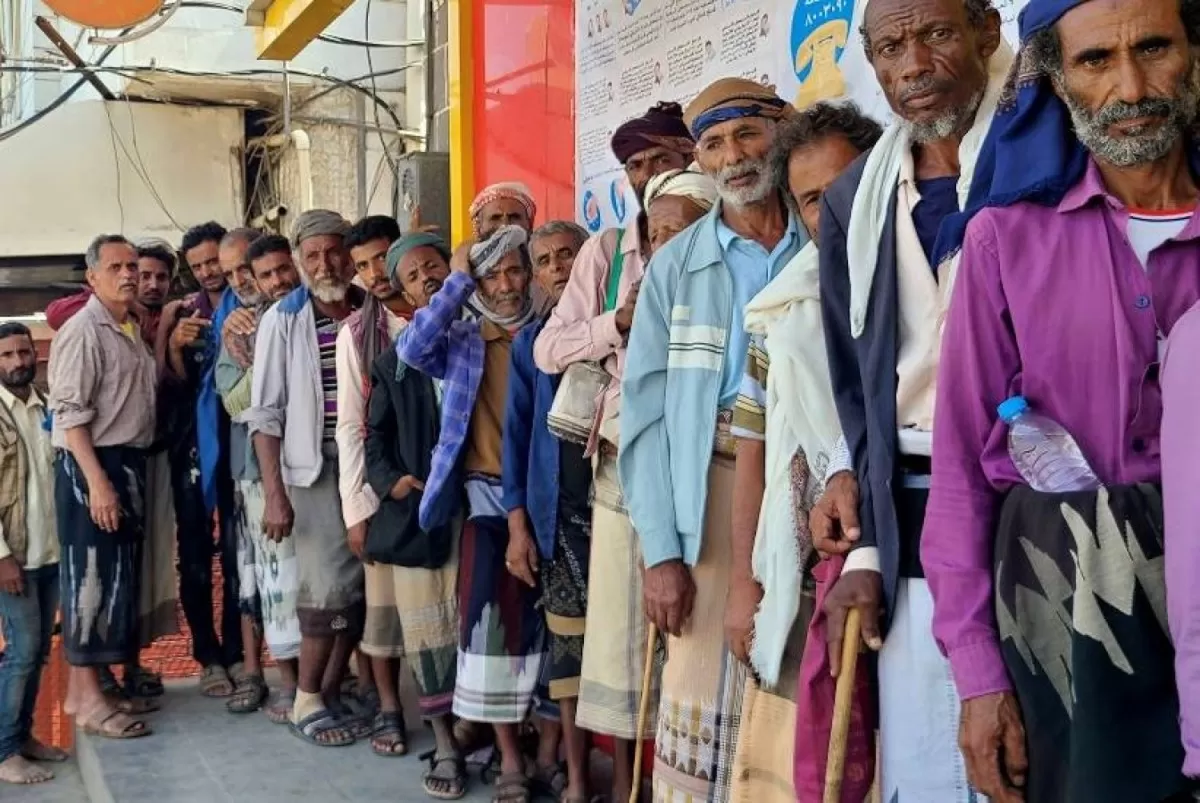 اتهامات للحوثيين بعرقلة مساعدات الفقراء في ستة محافظات يمنية