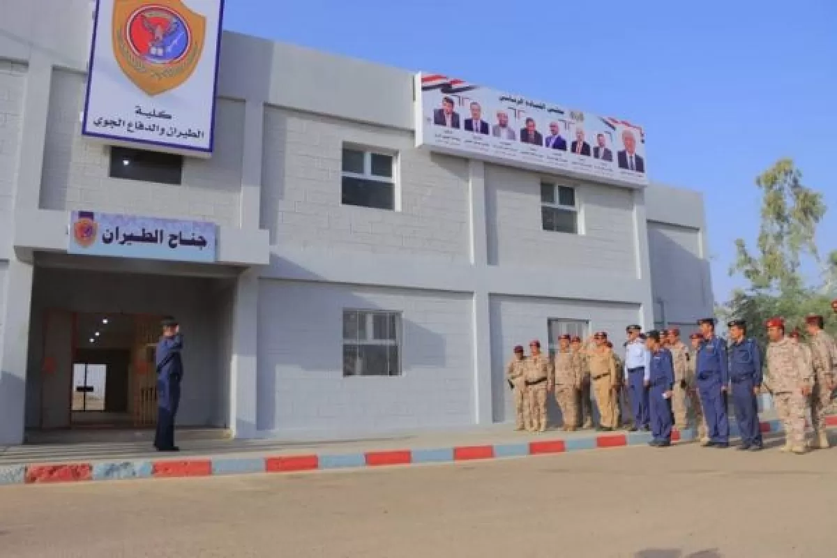 وزارة الدفاع تعلن فتح باب القبول والتسجيل في كلية الطيران والدفاع الجوي (تفاصيل)