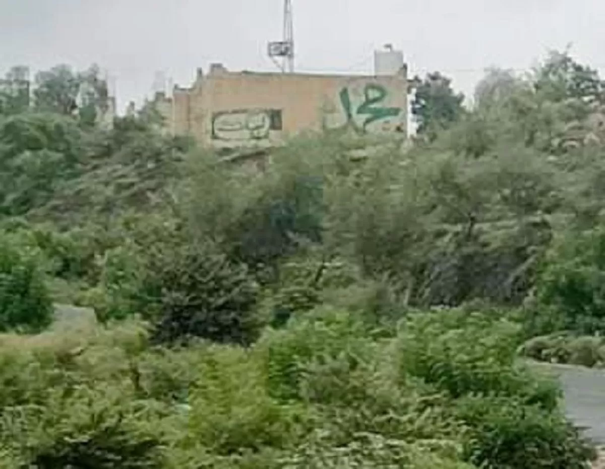 إب: قيادات حوثية تمنع توسعة مسجد تكفل ببنائه فاعل خير في العدين