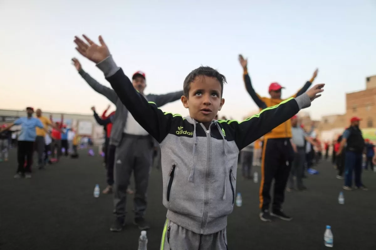 مواطنون يعجزون عن دفع الرسوم ومدارس صنعاء تحرم أولادهم من الامتحانات