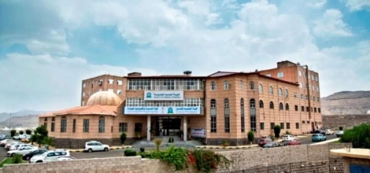صنعاء : الحوثيون يمنعون أكاديميي جامعة العلوم من دخول فرع الطالبات بسبب اللباس