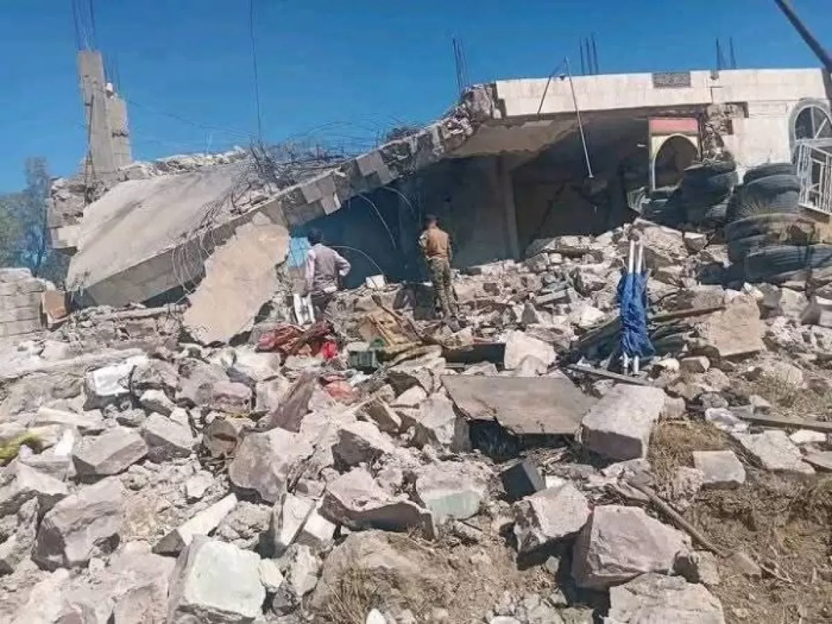 جماعة الحوثي تستهدف منزل قيادي في مقاومة الضالع وتدمره بالكامل