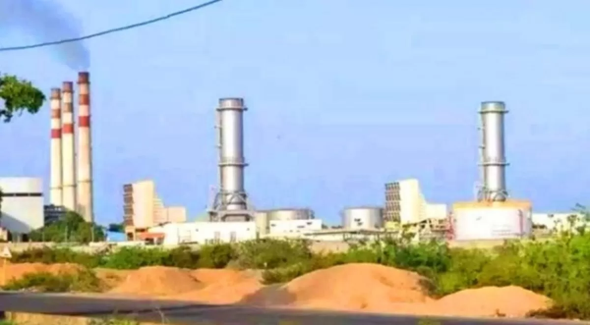 الحكومة تعتمد حلولًا إسعافية لتوفير وقود محطات الكهرباء في عدن