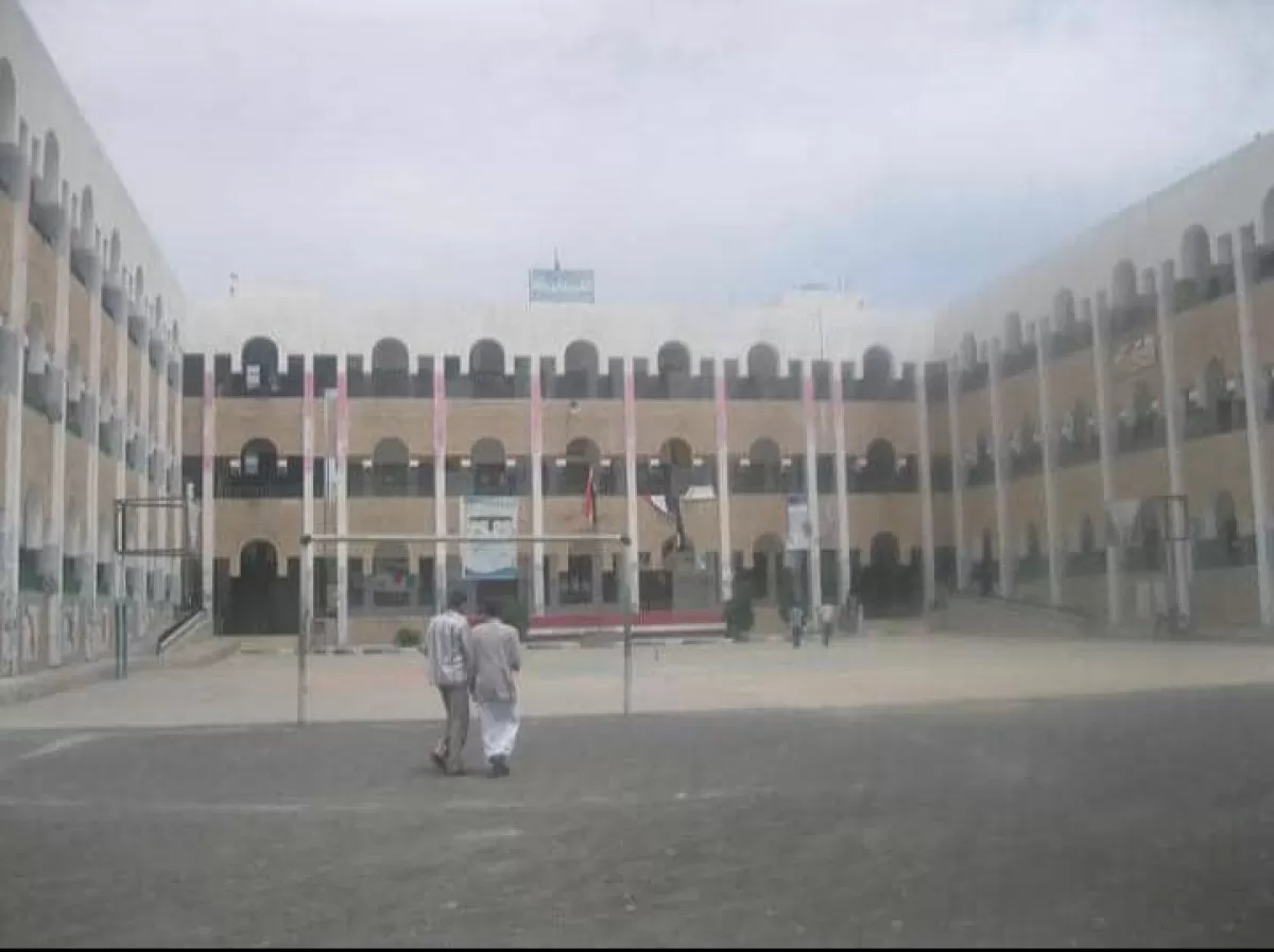 صنعاء : جماعة الحوثي تقوم بتغيير مدرسة باسم أحد قتلاها