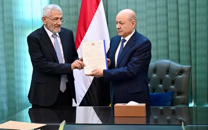 الرئيس العليمي يعتمد قواعد تنظيم عمل مجلس القيادة والهيئات المساندة له