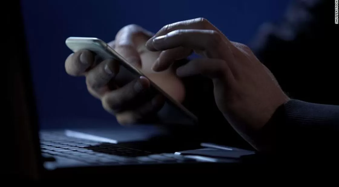 صحيفة : الحوثيون يصعّدون إجراءات الرقابة والتجسس على الصحافيين والناشطين