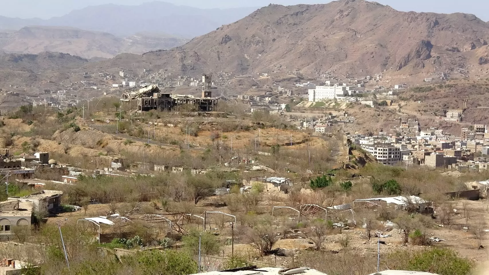 مقتل عنصرين حوثيين بنيران القوات الحكومية شرقي تعز