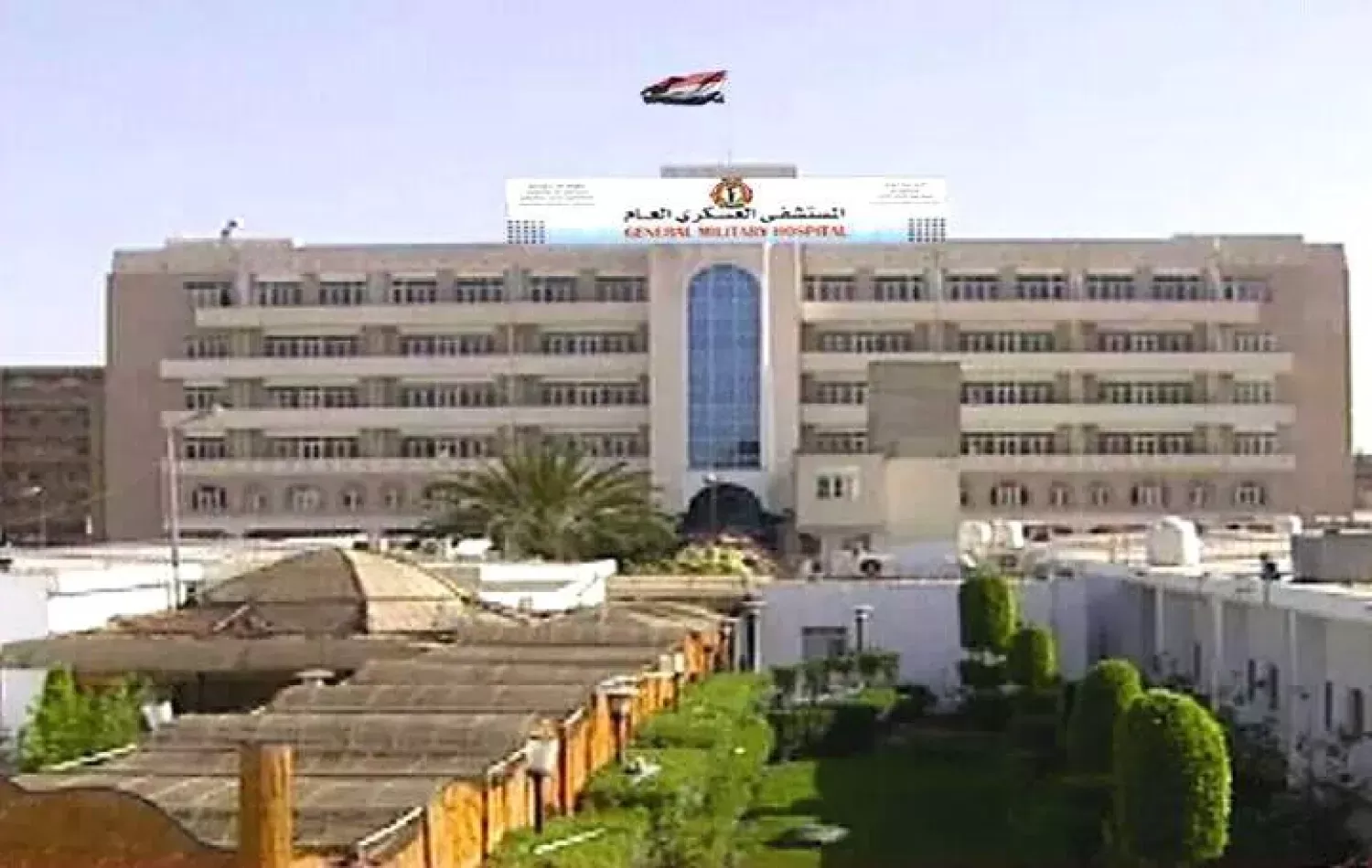 صنعاء : جماعة الحوثي تفرض طوقًا أمنيًا على المستشفيات وتنقل إليها عشرات المصابين