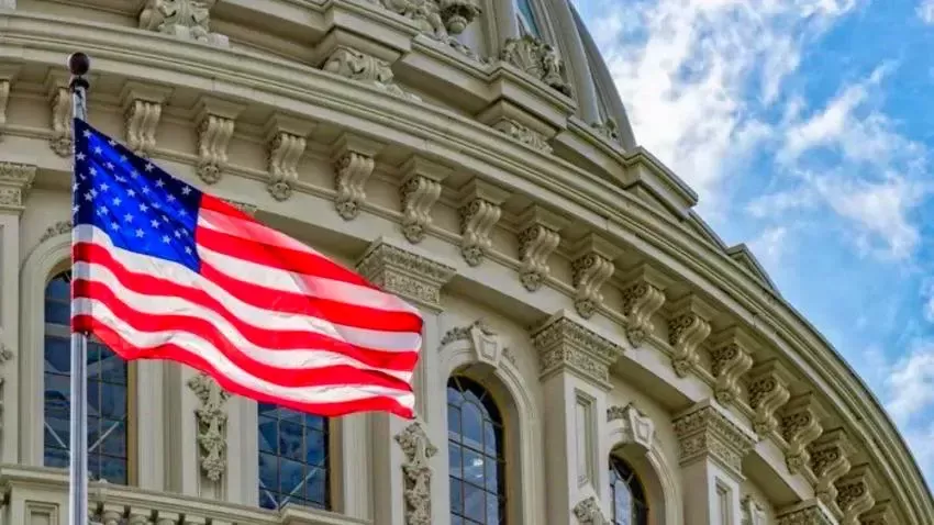 واشنطن تهدد بفرض عقوبات على المتعاملين مع موانئ الحوثيين