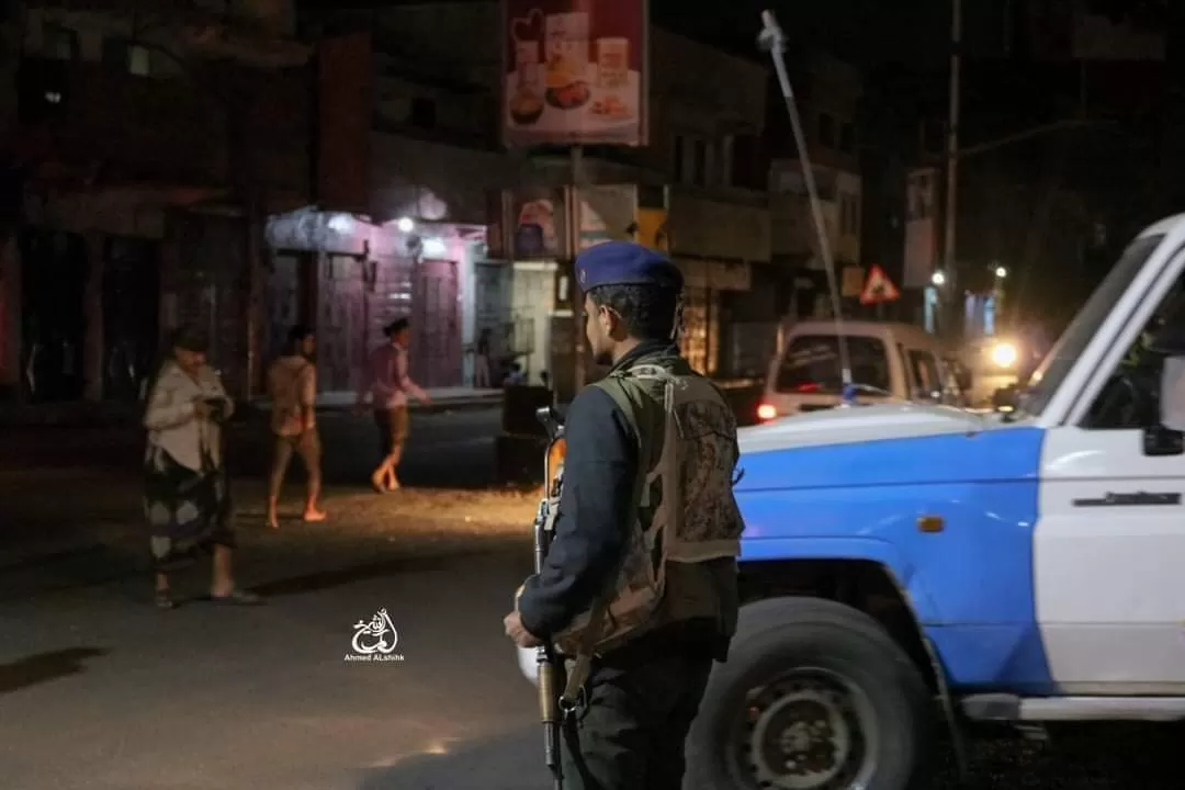 شرطة تعز تضبط متهم بقتل رجل مرور بعد ساعات من وقوع الجريمة