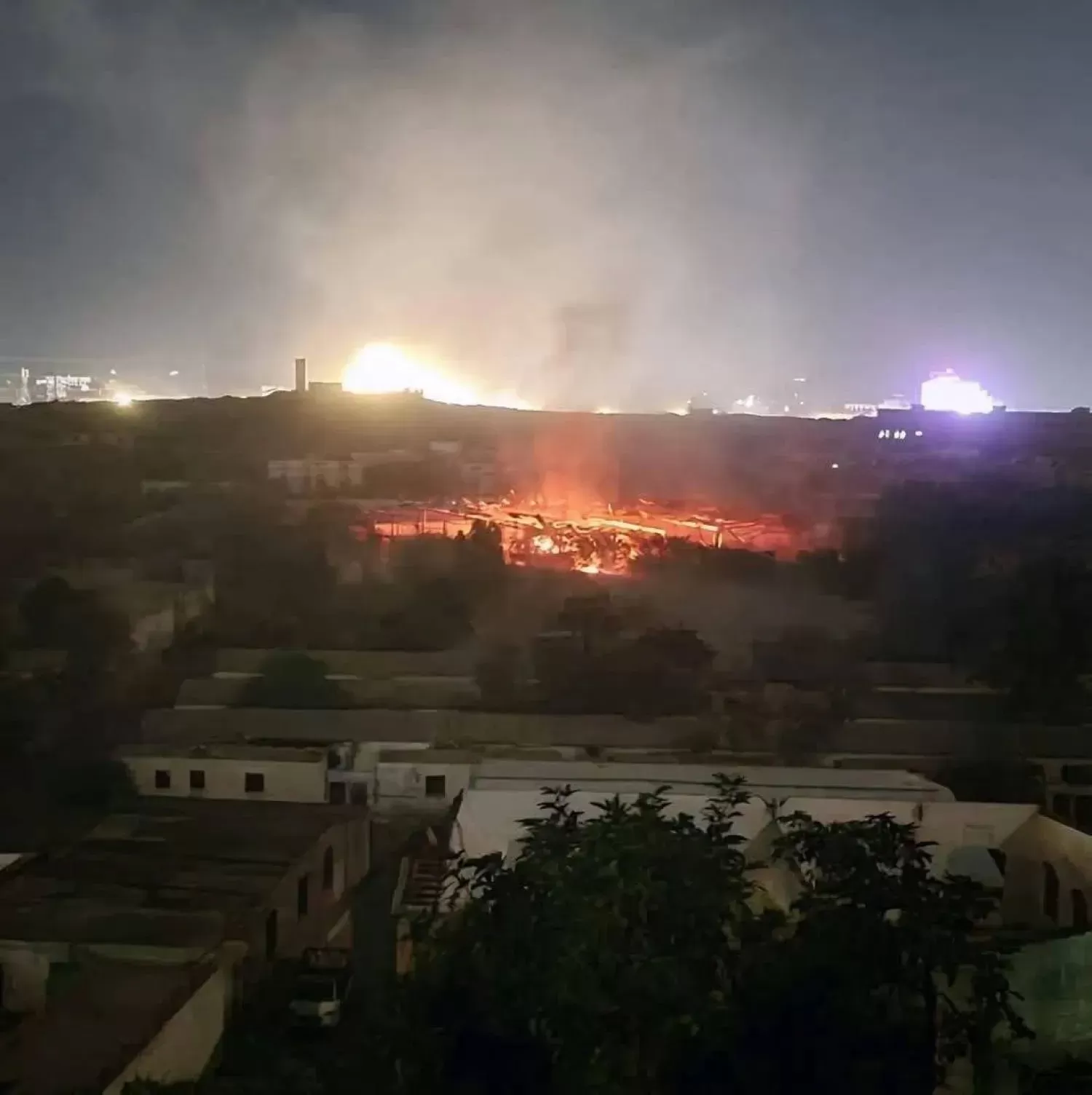 الحوثيون يفرضون قيودًا إعلامية مشددة للتعتيم على الضربات الأمريكية