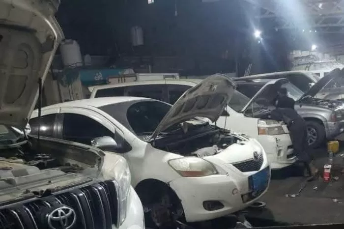 الحوثيون يقرّون بتوزيع وقود مغشوش بعد تصاعد الضغط الشعبي