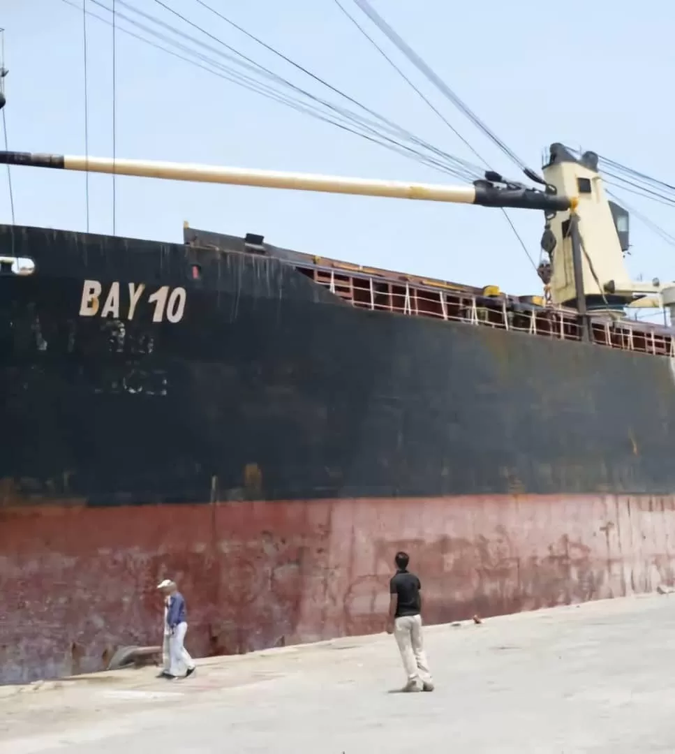 شركات الشحن تمتنع عن التعامل مع موانئ الحوثيين بسبب العقوبات الأمريكية (تفاصيل)