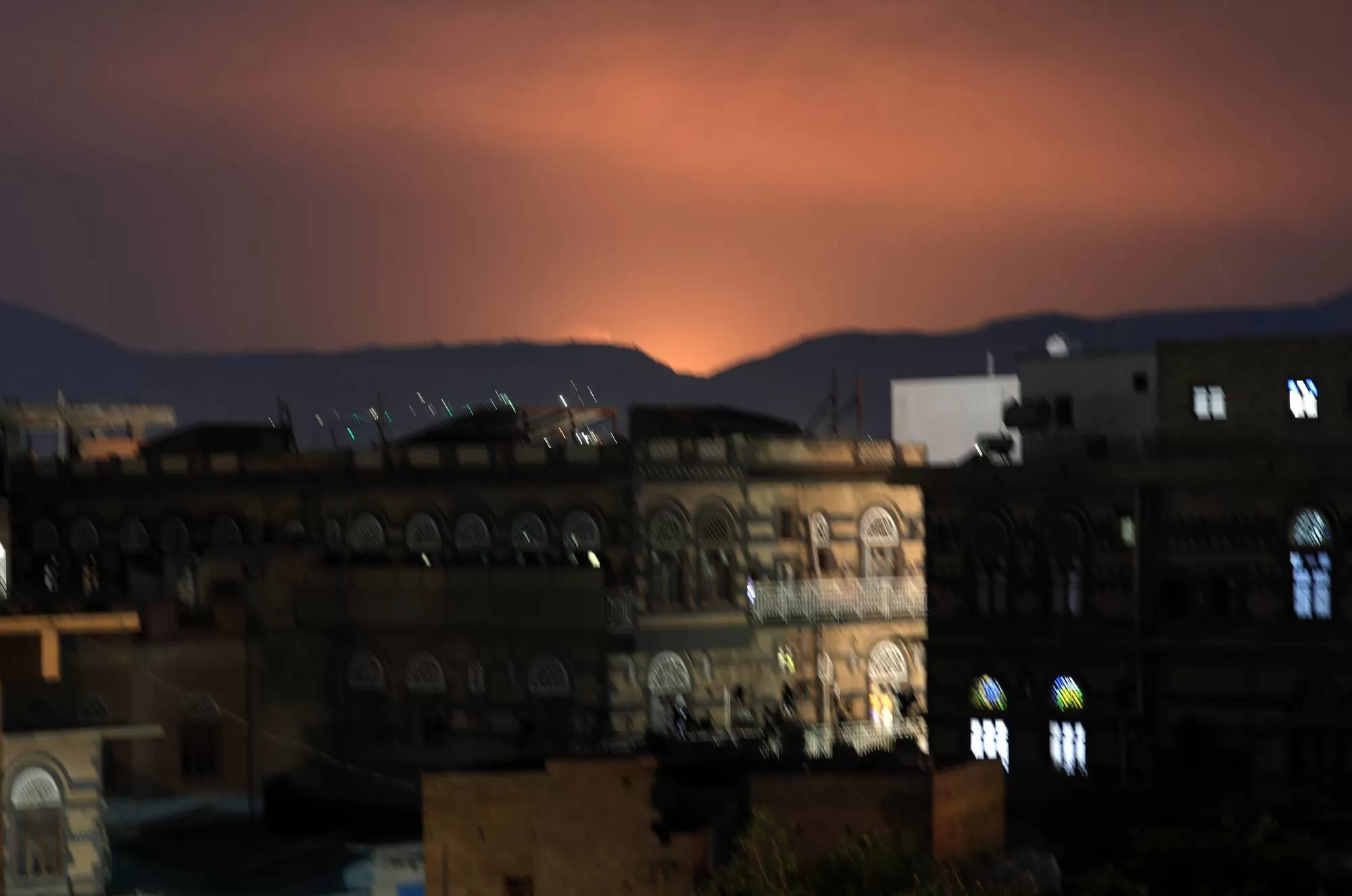 تصاعد حدة الإرباك في صفوف الحوثيين تحت وقع الضربات الأمريكية (تفاصيل)