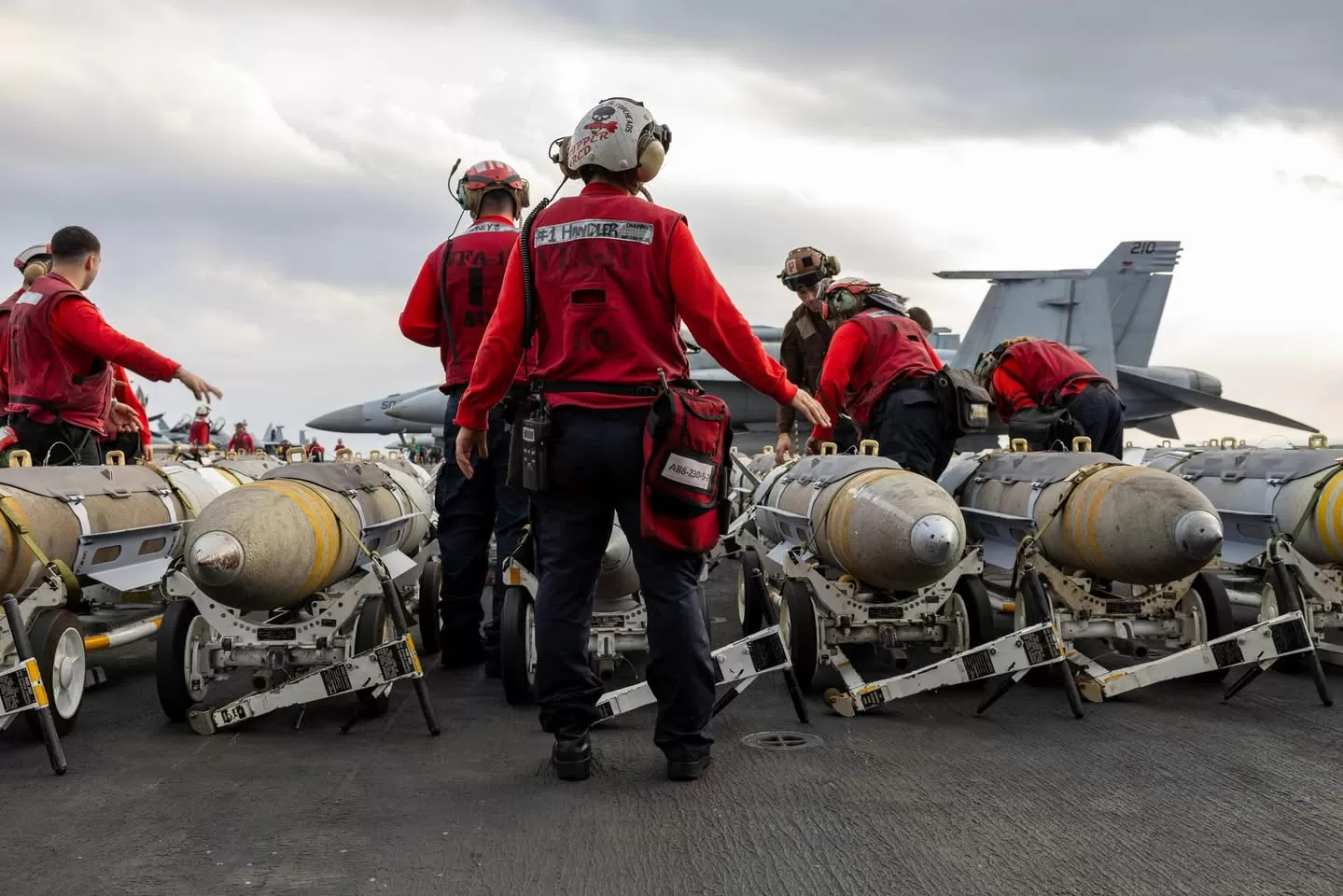 محادثات أمريكية يمنية لشن هجوم بري ضد الحوثيين واستعادة صنعاء (تفاصيل)