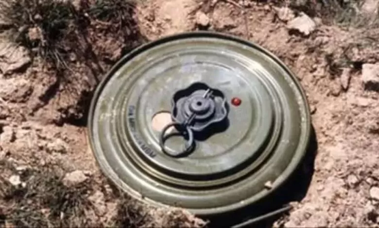 الحوثيون يكثفون من التحصينات وزراعة الألغام في الحديدة تحسبًا لهجوم بري