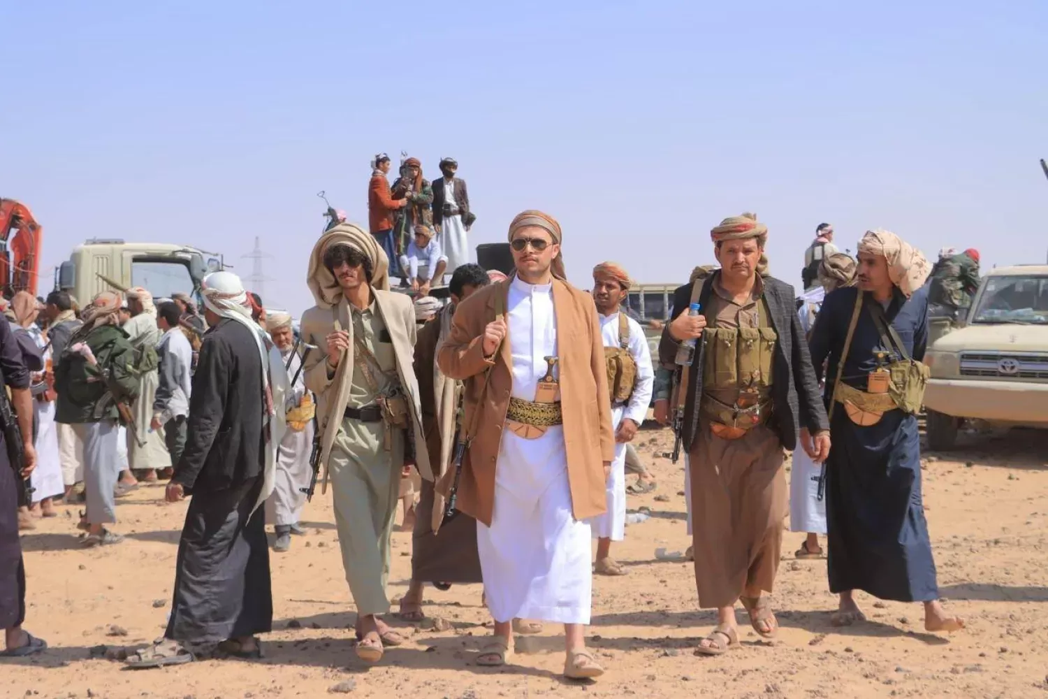 مسؤولون يمنيون يدعون القبائل لسحب أبنائهم من صفوف الحوثيين قُبيل "المعركة الفاصلة"