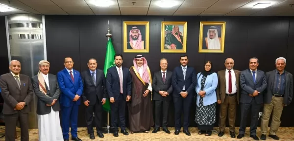 السعودية تكثف تحركاتها لتقريب الأطراف اليمنية واحتواء التصعيد في حضرموت