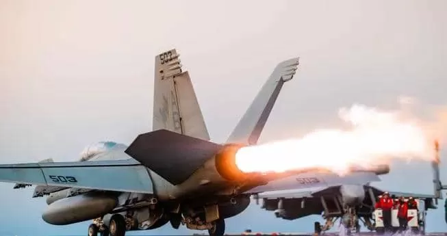 مئات القتلى وتدمير مواقع حوثية استراتيجية في غارات أمريكية خلال 48 ساعة (تفاصيل)