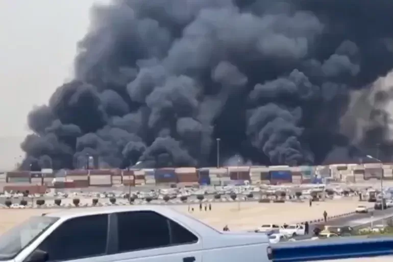 مئات المصابين جراء انفجار ضخم في ميناء بندر عباس الإيراني