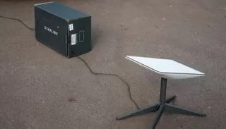 الحوثيون يمهلون مستخدمي الإنترنت الفضائي حتى مايو قبل مصادرة الأجهزة وفرض عقوبات