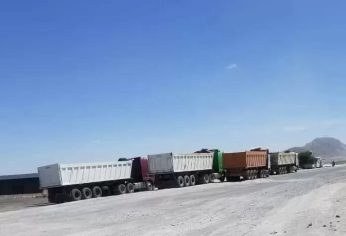 إضراب سائقي شاحنات "النيس" يُجبر الحوثيين على إلغاء جبايات جديدة في ذمار