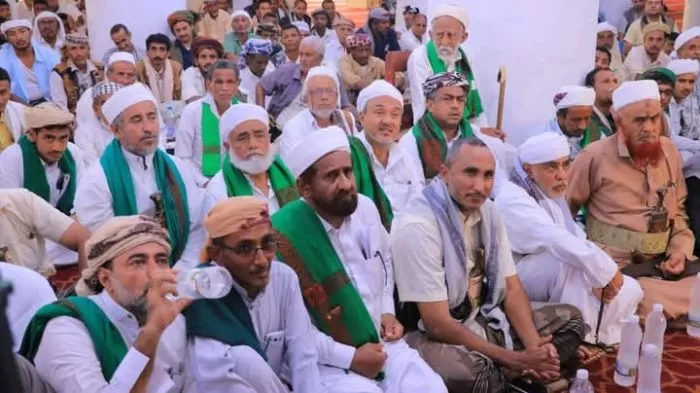الحوثيون يُجبرون علماء وخطباء الحديدة على إصدار فتاوى "تحريضية" لتبرير التعبئة