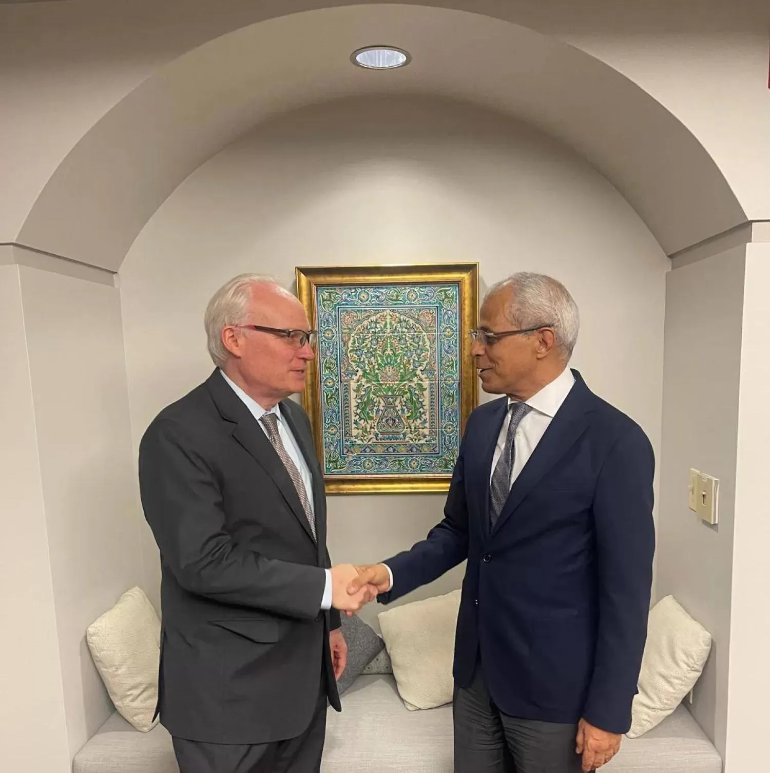 مسؤول حكومي يدعو لشراكة استراتيجية شاملة لتحييد تهديد الحوثيين