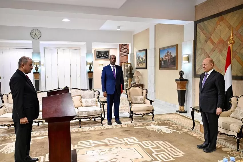 بن بريك يؤدي اليمين رئيسًا للوزراء والعليمي يضعه أمام أولويات المرحلة