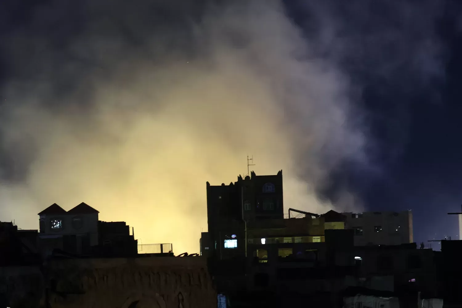 الطيران الأمريكي يشن 30 غارة على مواقع حوثية في خمس محافظات (تفاصيل)