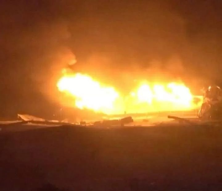 الحوثيون يعلنون عن 44 قتيلًا وجريحًا في غارات إسرائيلية على الحديدة