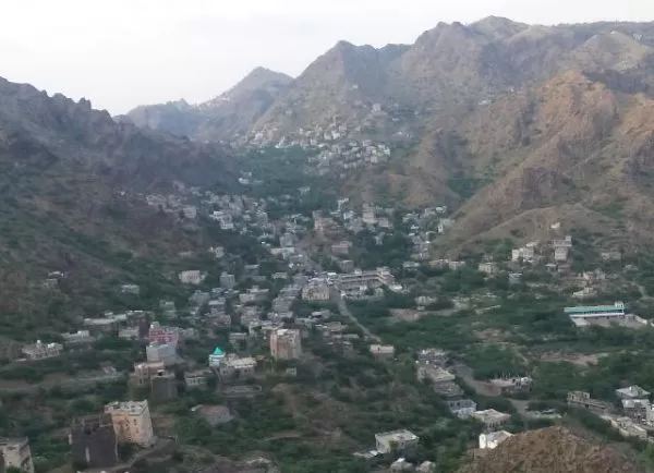 إصابة طفل بجروح حرجة جراء انفجار عبوة ناسفة زرعها الحوثيون غربي تعز