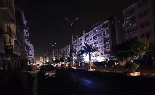 وزارة الكهرباء تدين توقيع عقود تجارية غير مرخصة في عدن وتتوعد المخالفين
