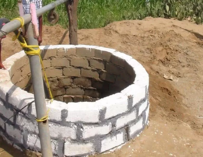 وفاة 6 من أسرة واحدة اختناقًا داخل بئر في إب أثناء تشغيل مولد كهربائي