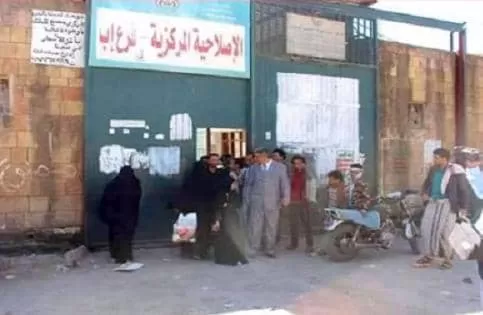 قيادي حوثي يهرّب متهمًا بالقتل من سجن في إب مقابل رشوة