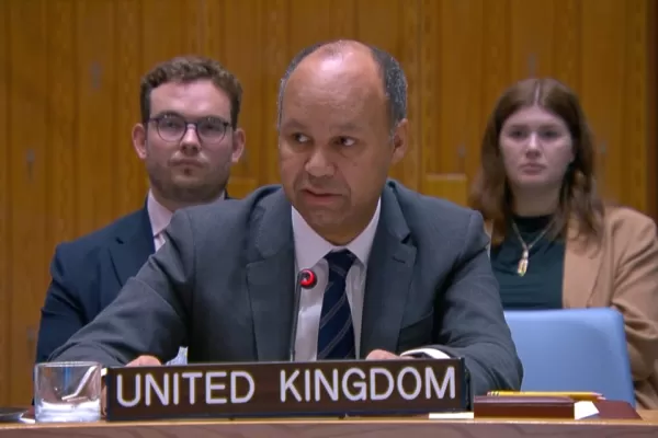 بريطانيا تعلن عن شراكة أمنية بحرية مع اليمن لمكافحة التهريب وتعزيز الاستقرار