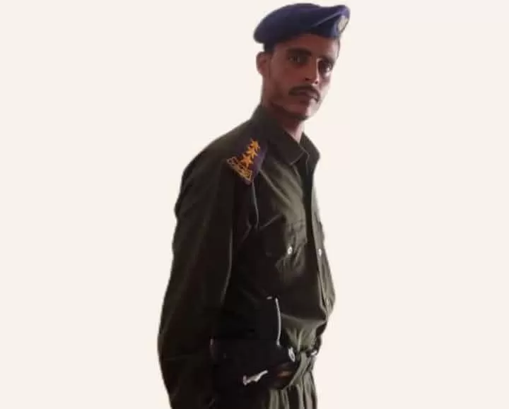 قيادي حوثي يعتدي على بائع خمير بصب الزيت المغلي عليه في إب