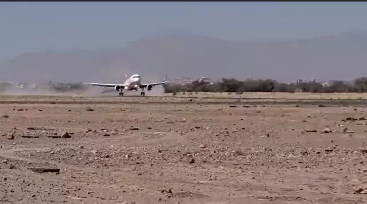 اليمنية تستأنف رحلاتها من مطار صنعاء بعد عشرة أيام من التوقف جراء القصف