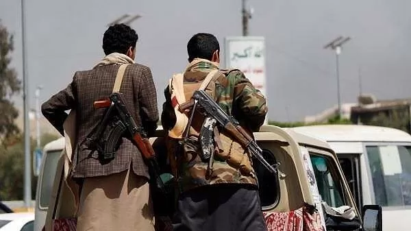 الحوثيون يختطفون عمالاً في إب لابتزاز التجار وإجبارهم على دفع جبايات