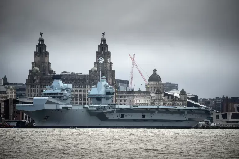 بريطانيا تتأهب لردع هجوم حوثي محتمل على حاملة طائراتها في باب المندب