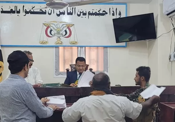 حكم قضائي في الحديدة يقضي باستعادة آلاف الهكتارات المنهوبة في الخوخة من نافذين