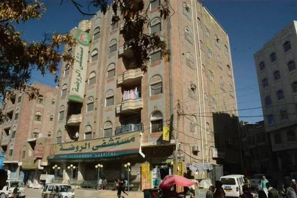 مستشفى الروضة ينفي علاقته بإطلاق النار أمام بوابته ويؤكد استمرار تقديم خدماته