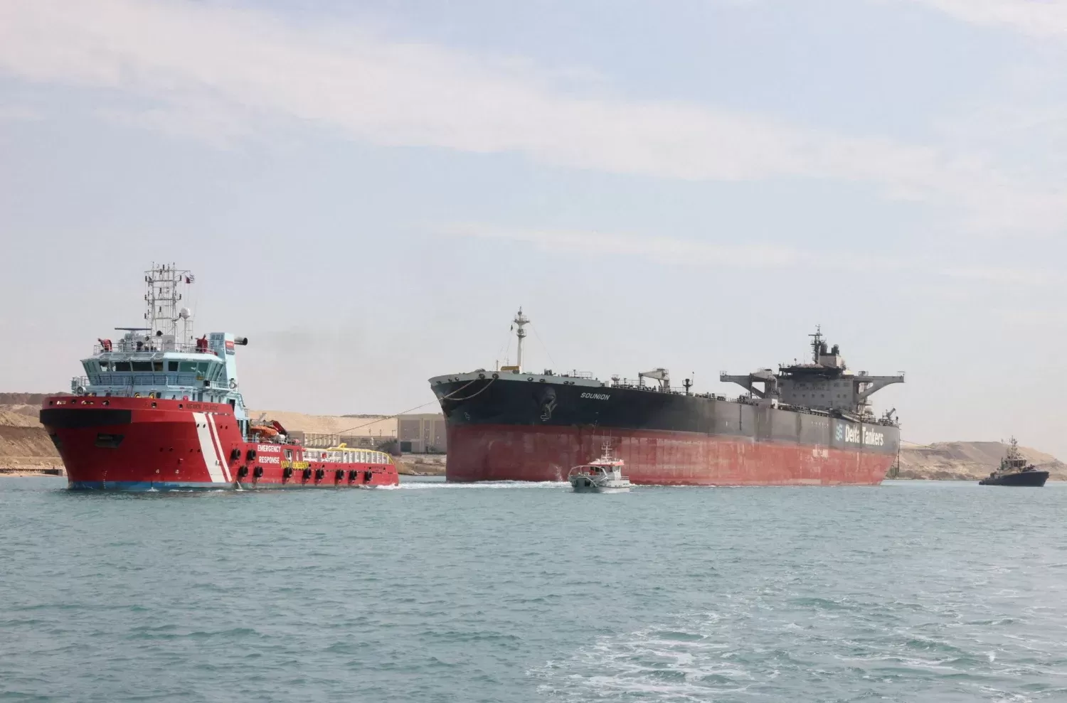 الحكومة اليمنية تدعو إلى شراكة دولية حاسمة لوقف تهديد الحوثيين للملاحة