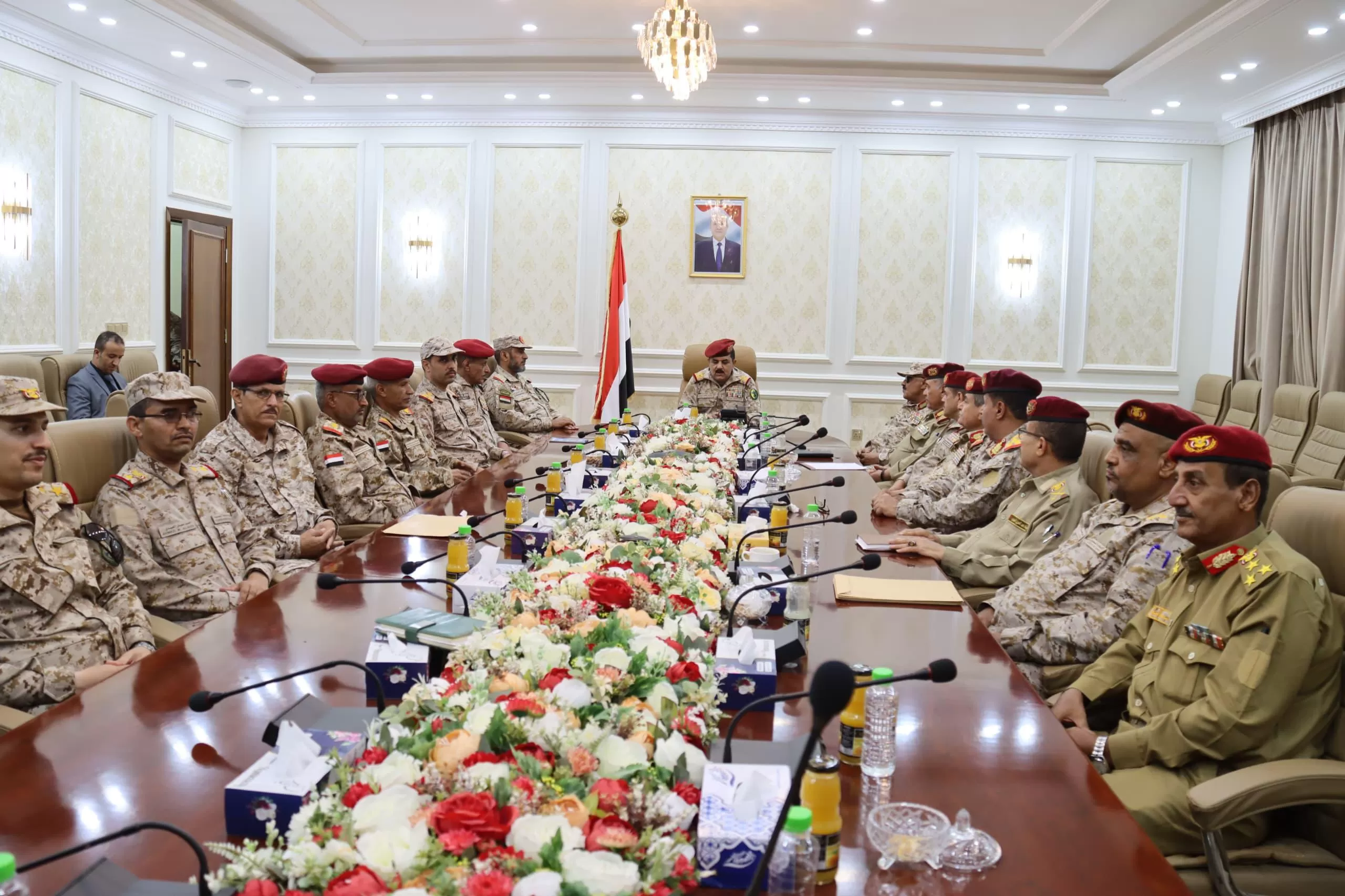 الدفاع اليمنية تبحث في عدن رفع الجاهزية الميدانية والتصدي لتصعيد الحوثيين